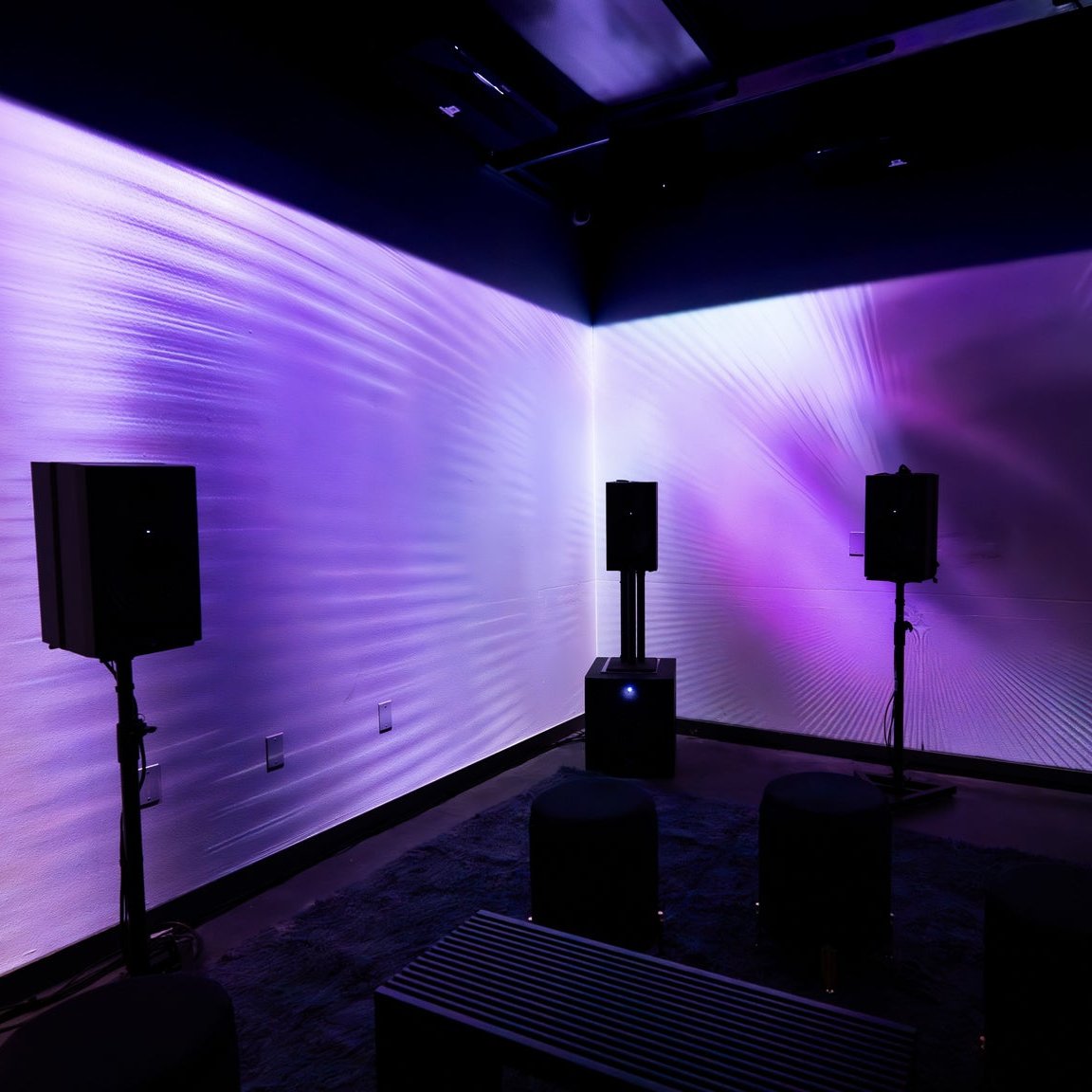 Setl immersive multi-wall projection room