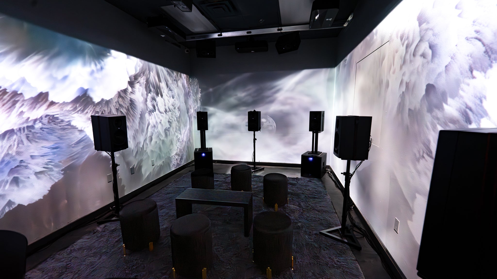 Setl immersive multi-surface projection room