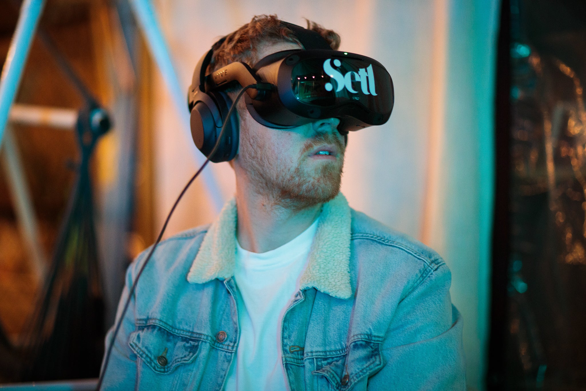 Man wearing a Setl virtual reality headset